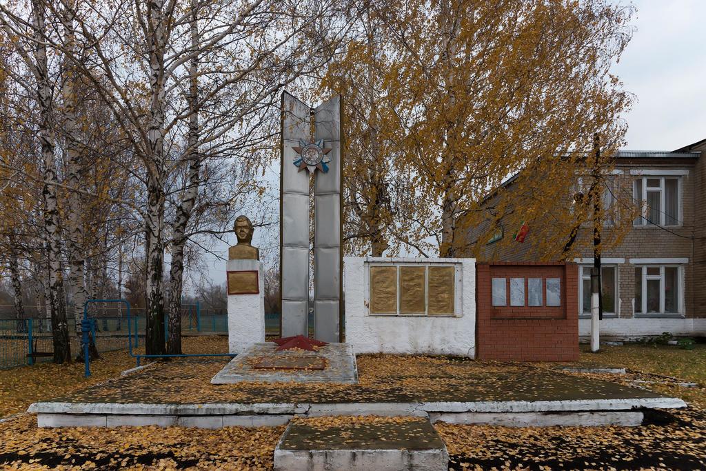 Фото №24334. Мемориальный комплекс. с. Новое Узеево. 2014