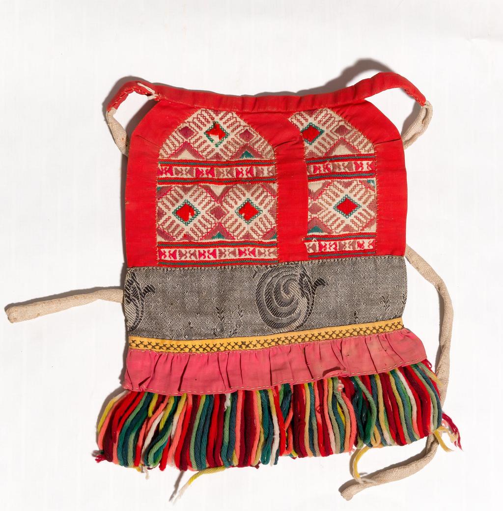 Фото №24646. «Сара» - элемент женского чувашского национального костюма Тямановой Н.П. 1940-е. Ткань