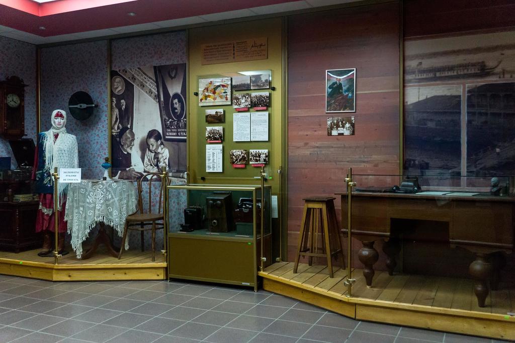 Фото №16034. Фрагмент экспозиции Камско-Устьинского краеведческого музея  с материалами о тыловой жизни во время Великой Отечественной войны