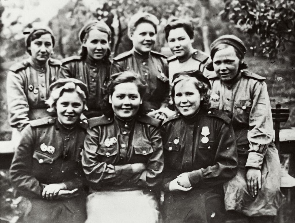 Фото №35551. Туйшева З.Х. (второй ряд, вторая справа). 1944г.