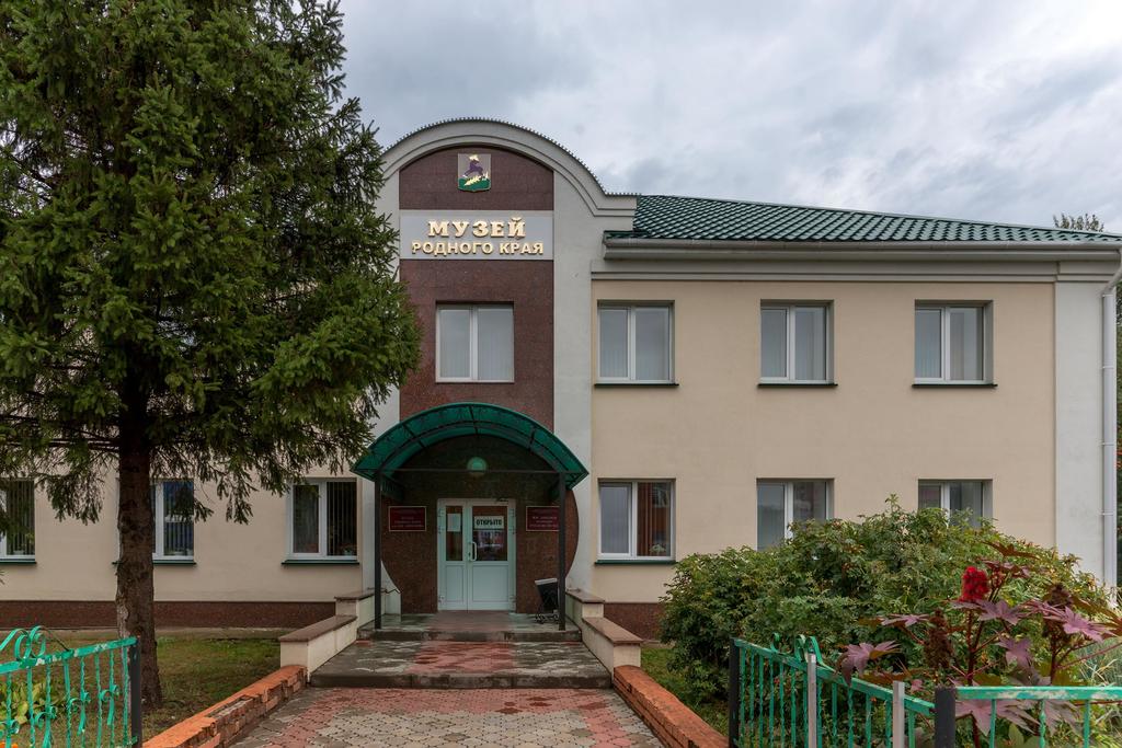 Фото №8941. Общий вид Музея родного края им. В.И. Абрамова с фасадной части здания