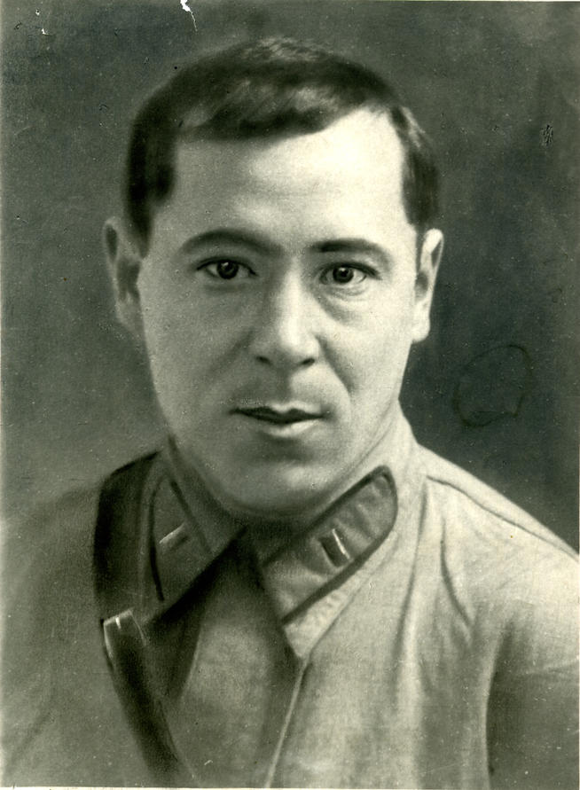 Фото №88930. Старший политрук М.Джалиль. 1941 Казнен 25 августа 1944 года