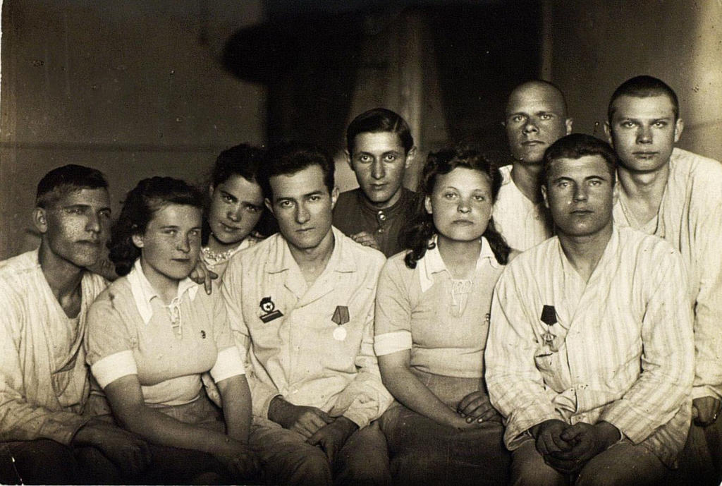 Фото №91776. Фото. Шефы с ранеными подшефного эвакогоспиталя №5870. 29 мая 1944 года